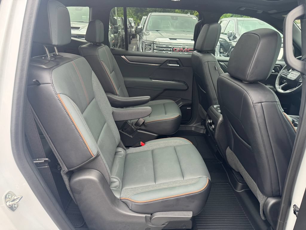 Used 2025 GMC Acadia AT4 w/ Luxury Package AWD/4WD image 33