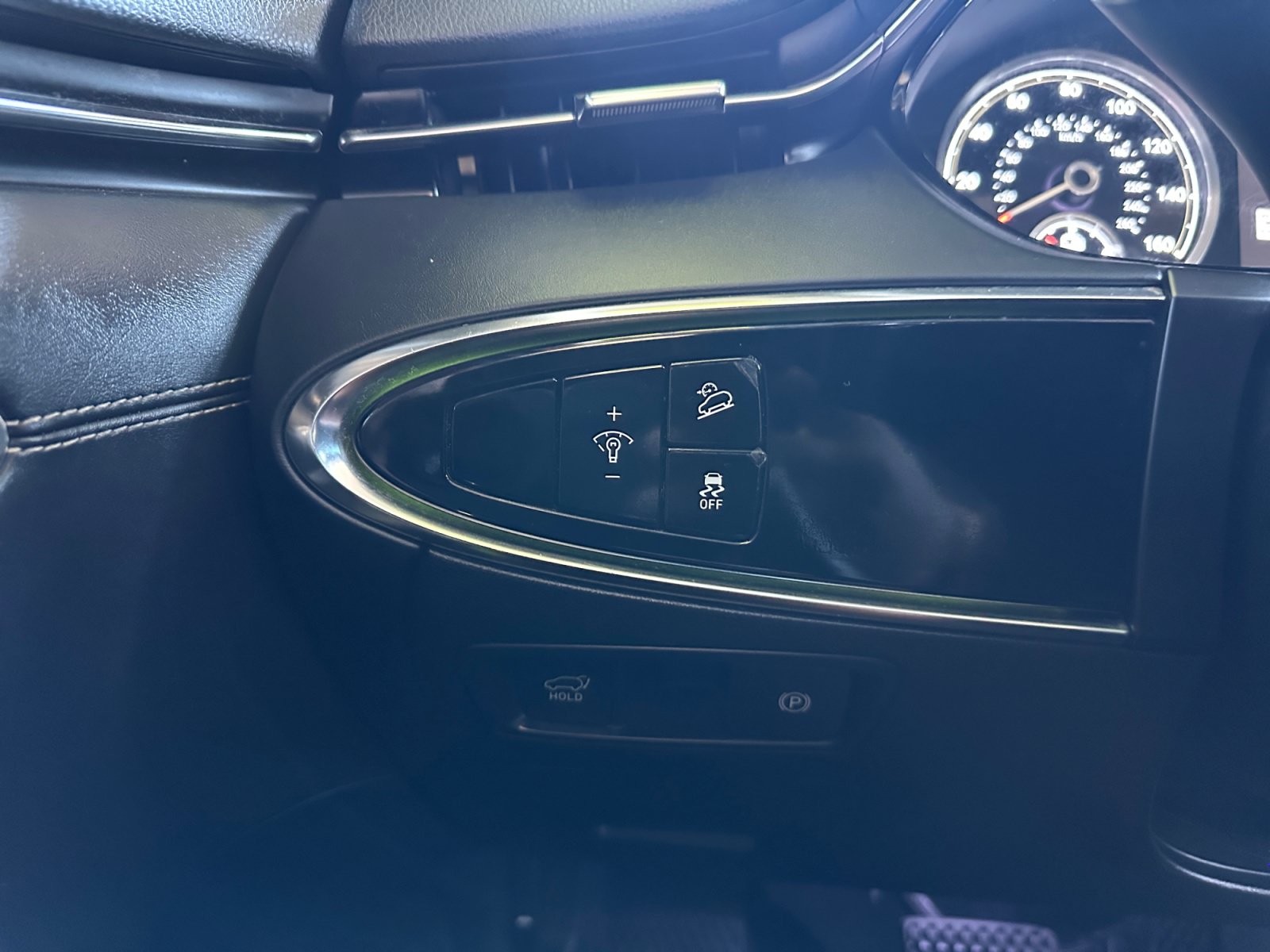 Used 2024 Genesis Electrified GV70 AWD/4WD image 18