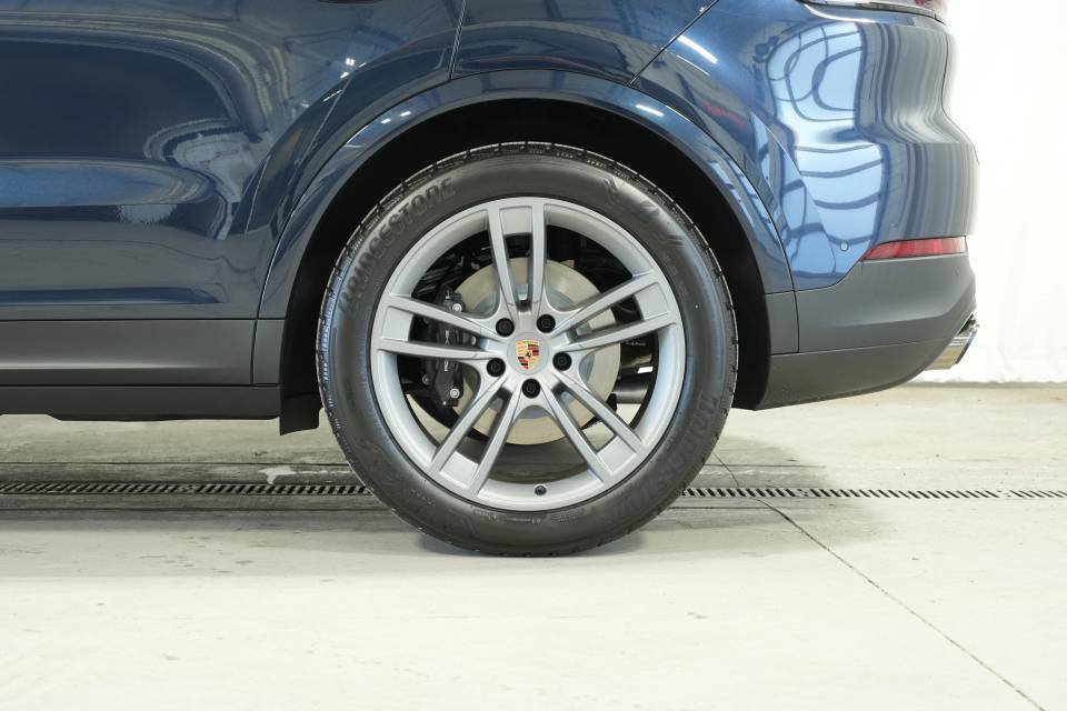 Certified 2026 Porsche Cayenne AWD/4WD image 45