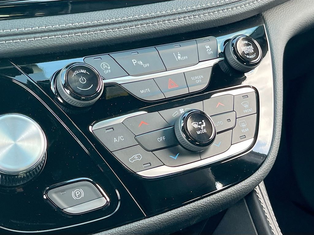 New 2026 Chrysler Pacifica Limited FWD image 13