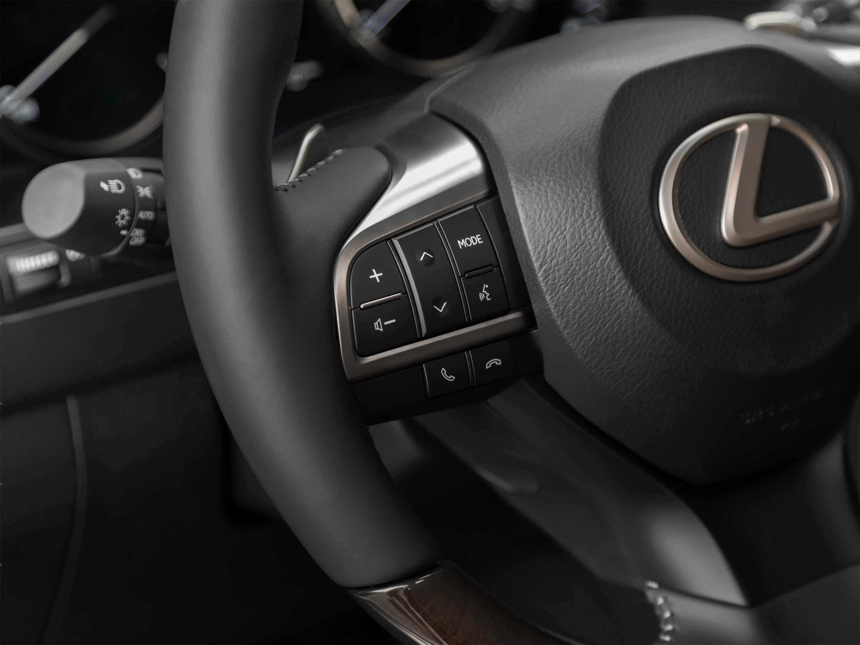 Used 2021 Lexus LX 570 4WD w/ Luxury Package image 56