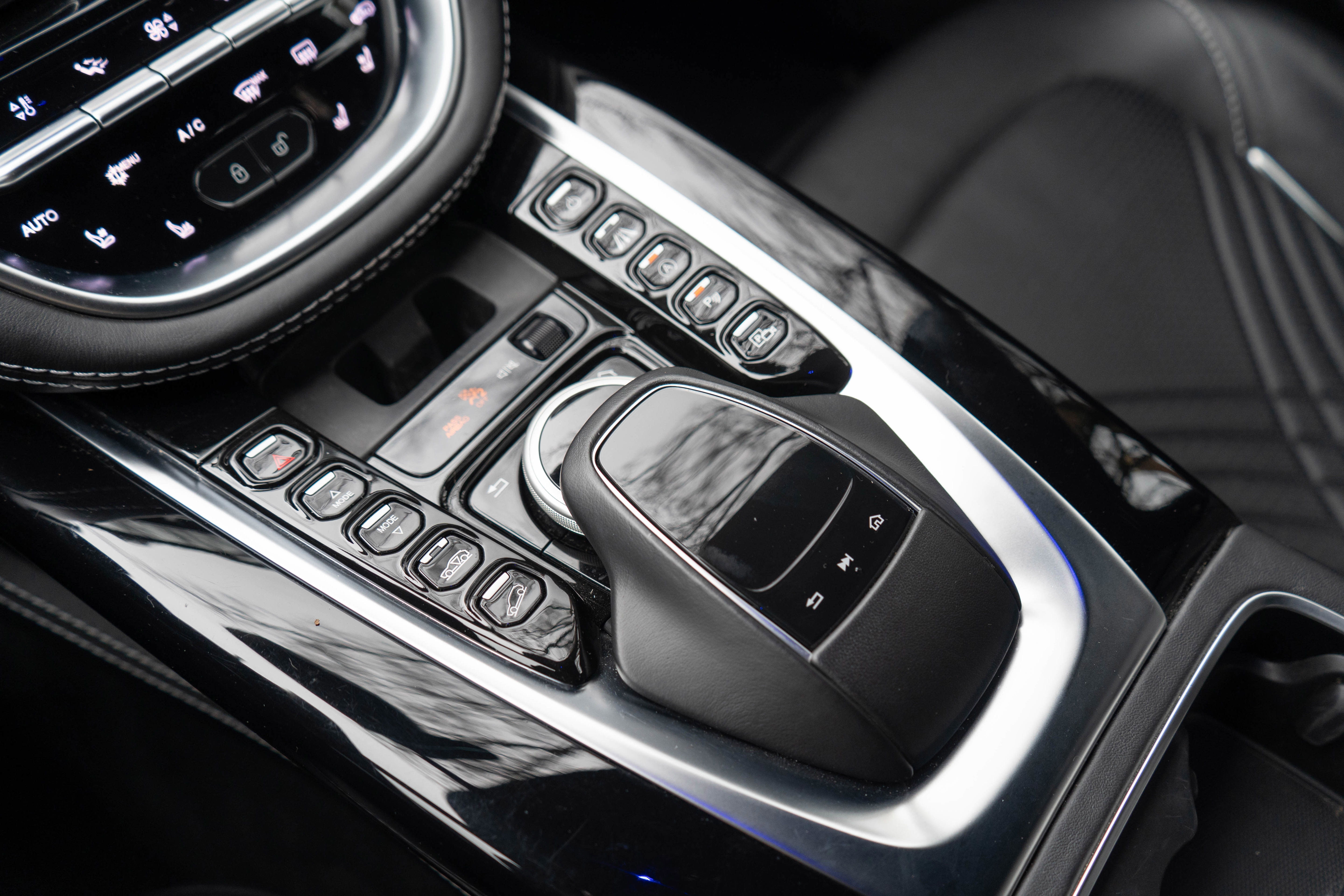 Used 2021 Aston Martin DBX image 25