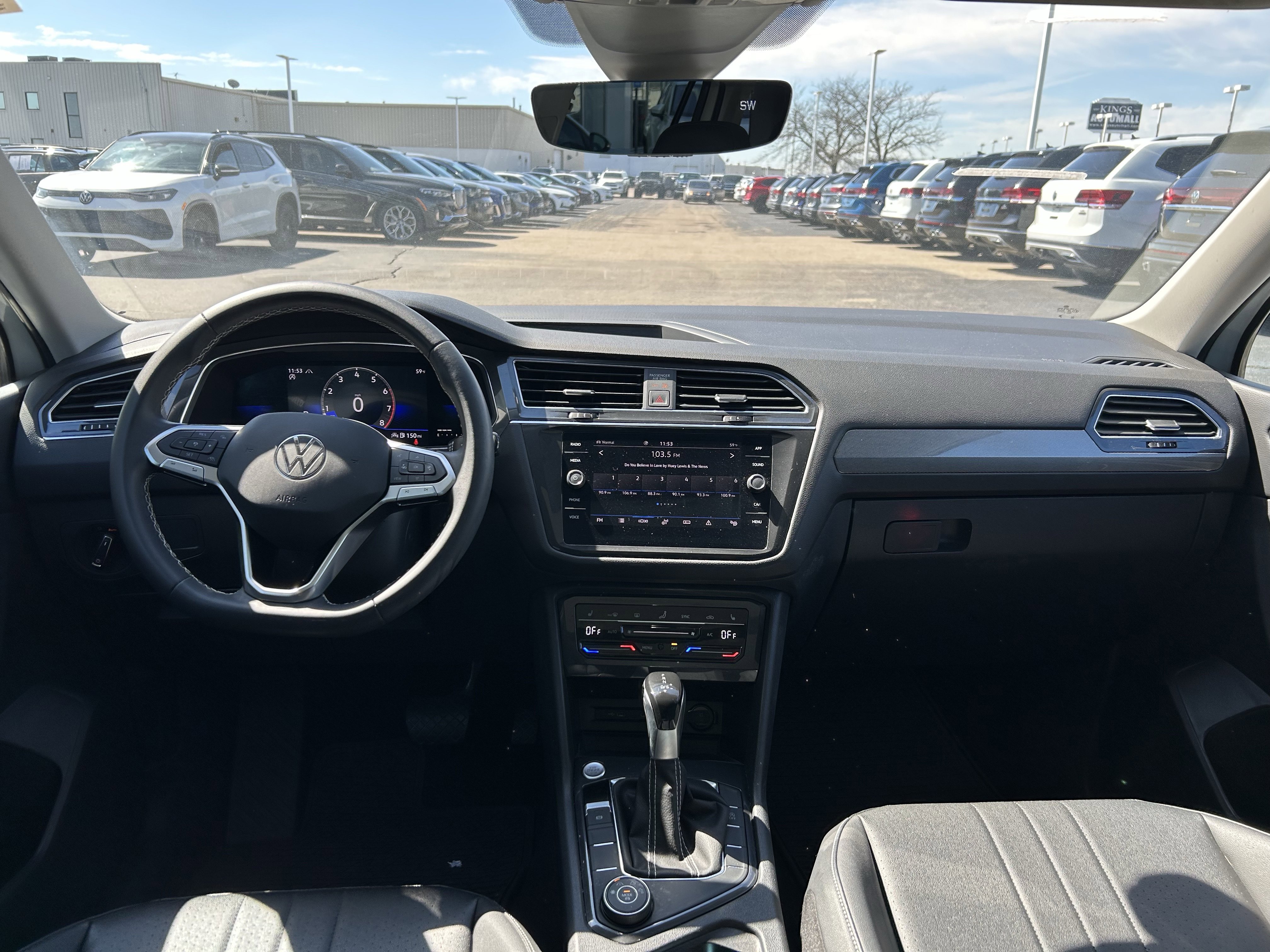 Used 2023 Volkswagen Tiguan SE image 9