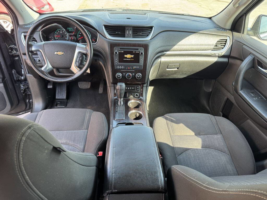 Used 2017 Chevrolet Traverse LT w/ Style and Technology Package image 10