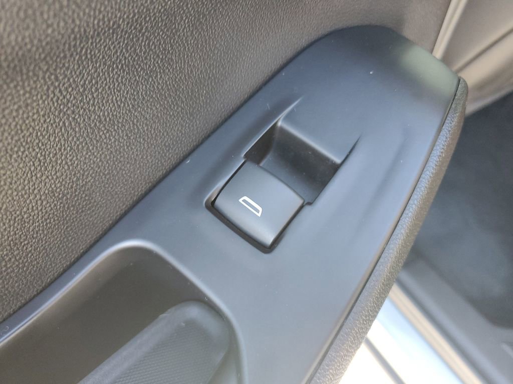 Used 2023 Chevrolet Traverse High Country image 17