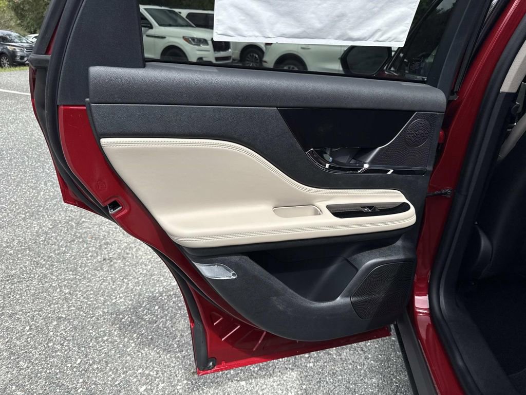 New 2025 Lincoln Corsair Reserve image 13