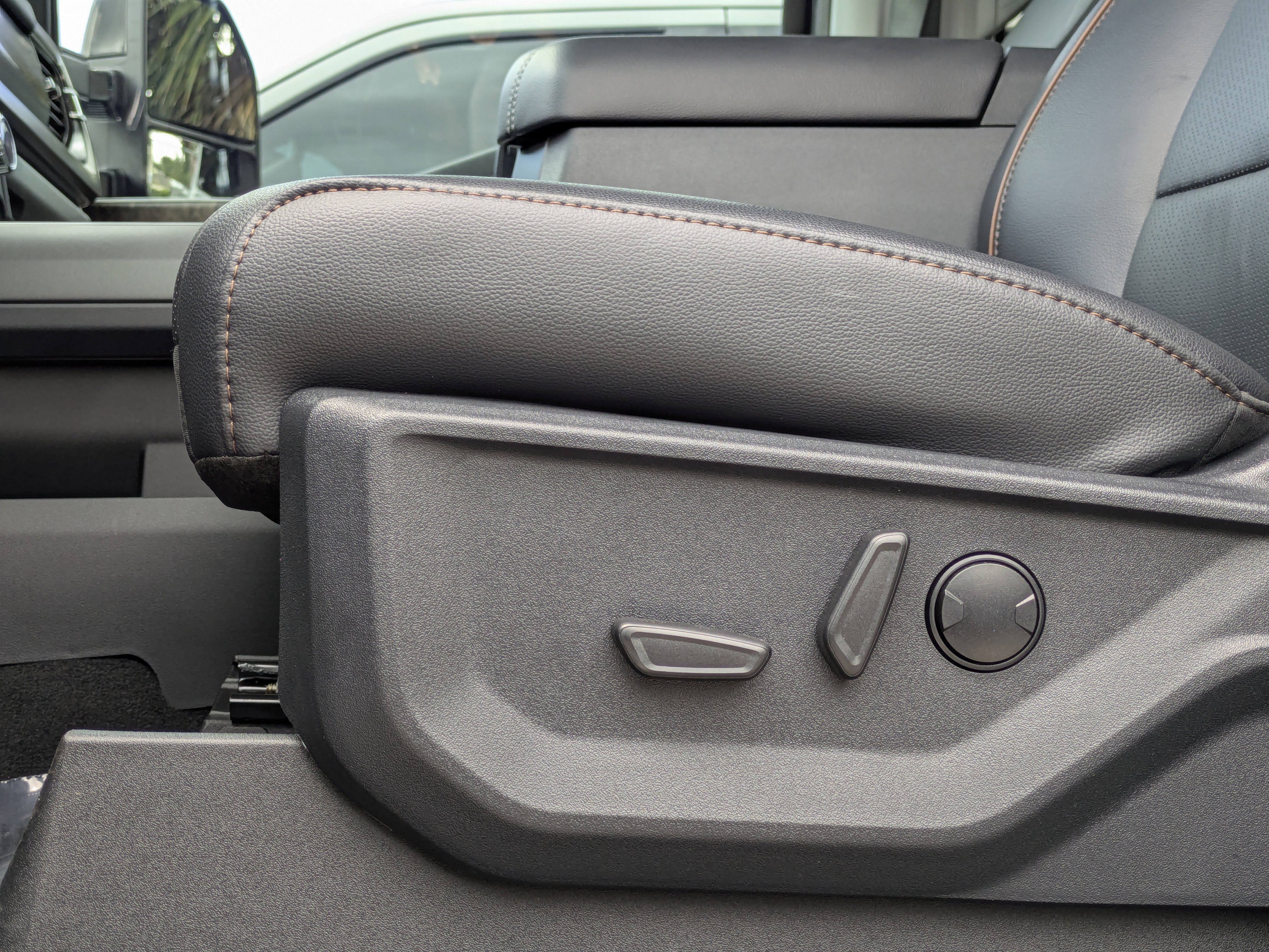 New 2025 Ford F250 Lariat w/ Lariat Ultimate Package image 32