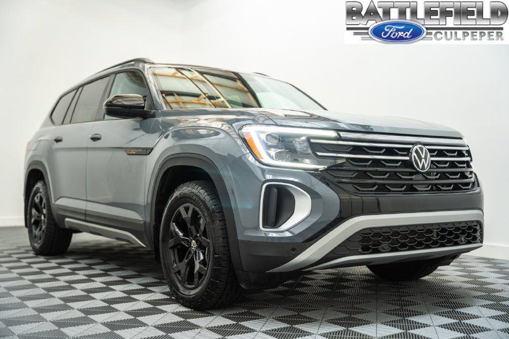 Used 2025 Volkswagen Atlas Peak Edition SE AWD/4WD image 1