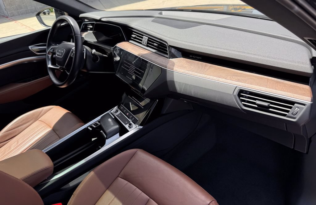 Used 2022 Audi e-tron Premium w/ Convenience Plus Package AWD/4WD image 32