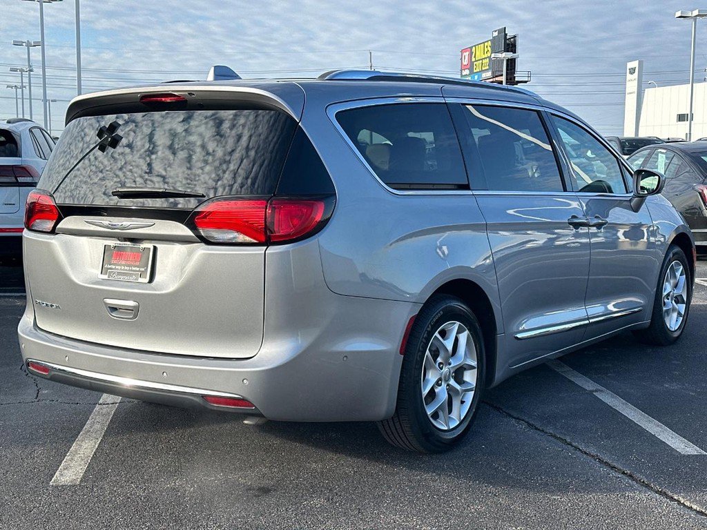 Used 2020 Chrysler Pacifica Touring-L Plus w/ Tire & Wheel Group FWD image 5