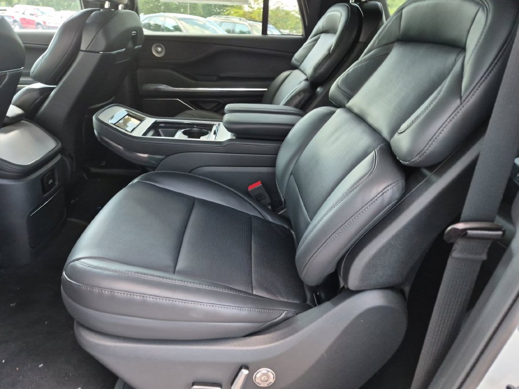 New 2027 Lincoln Navigator L Reserve w/ Jet Appearance Package AWD/4WD image 16