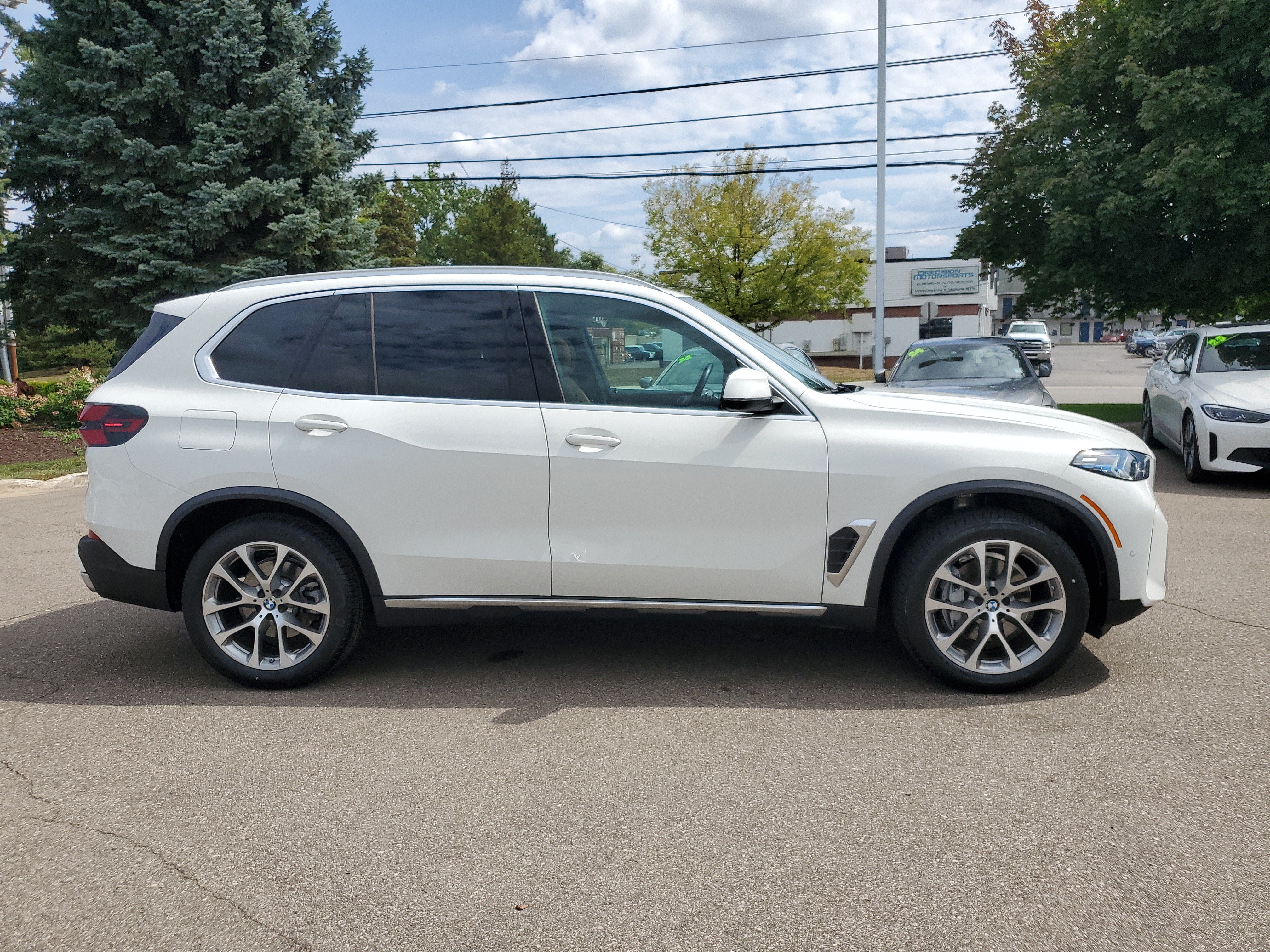 Certified 2025 BMW X5 xDrive40i w/ Premium Package AWD/4WD image 6