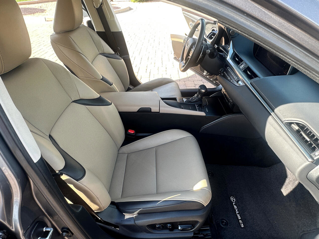 Used 2020 Lexus ES 350 w/ Luxury Package image 30