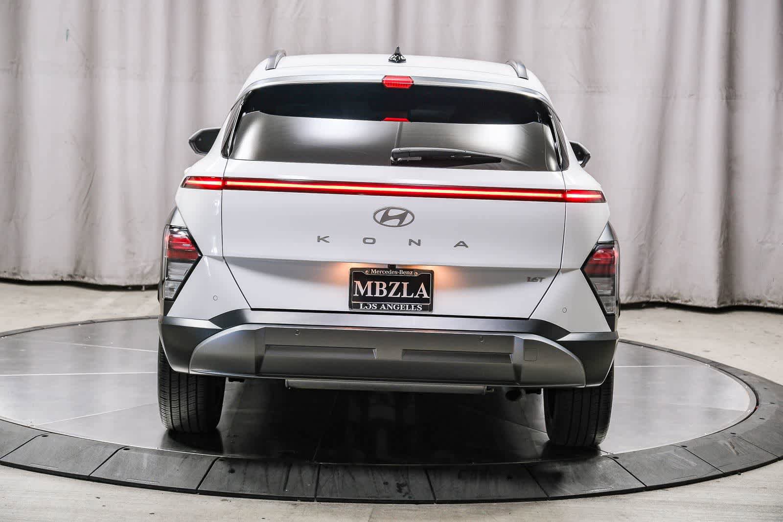 Used 2024 Hyundai Kona Limited FWD image 3