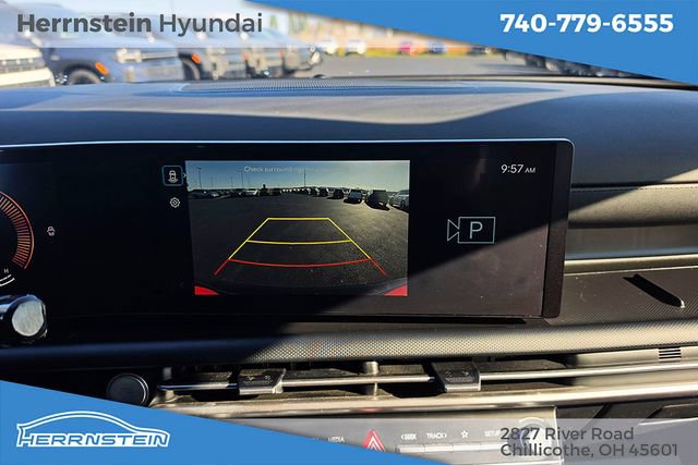 Used 2025 Hyundai Tucson SE AWD/4WD image 16