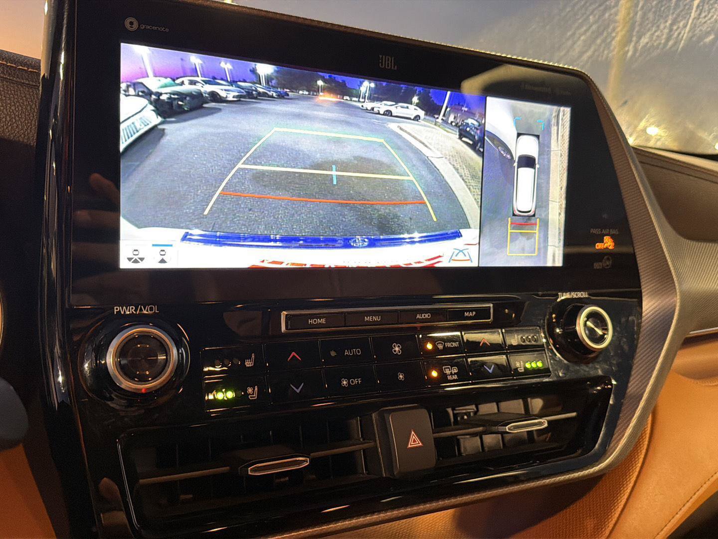 Used 2020 Toyota Highlander Platinum FWD image 28
