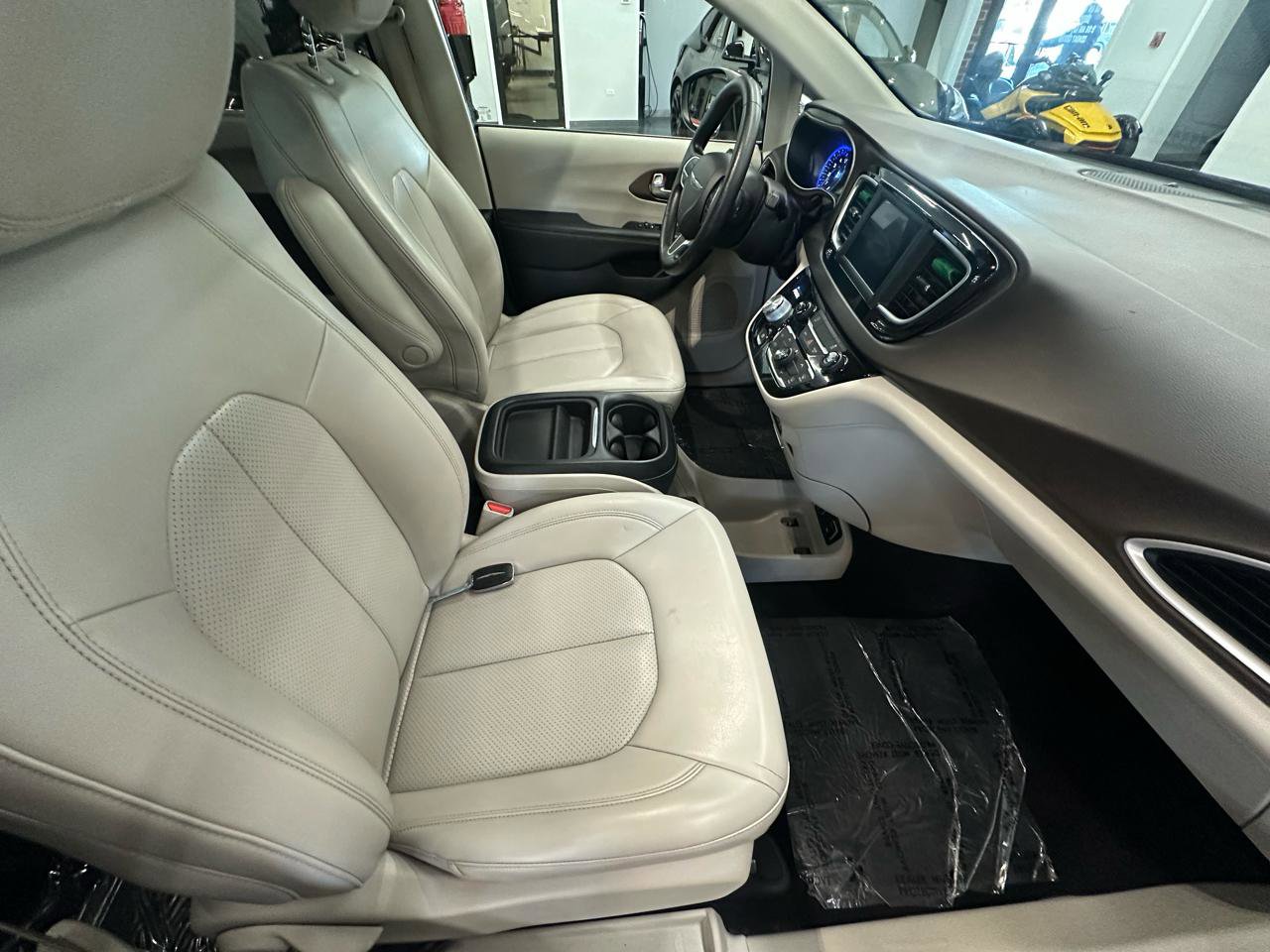Used 2021 Chrysler Voyager Lxi FWD image 11