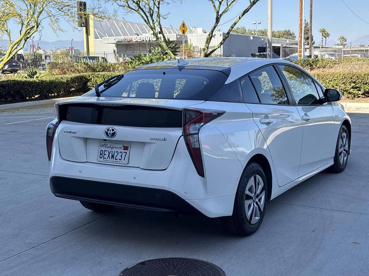Used 2018 Toyota Prius Two w/ Prius Two Safety Plus Package FWD image 3