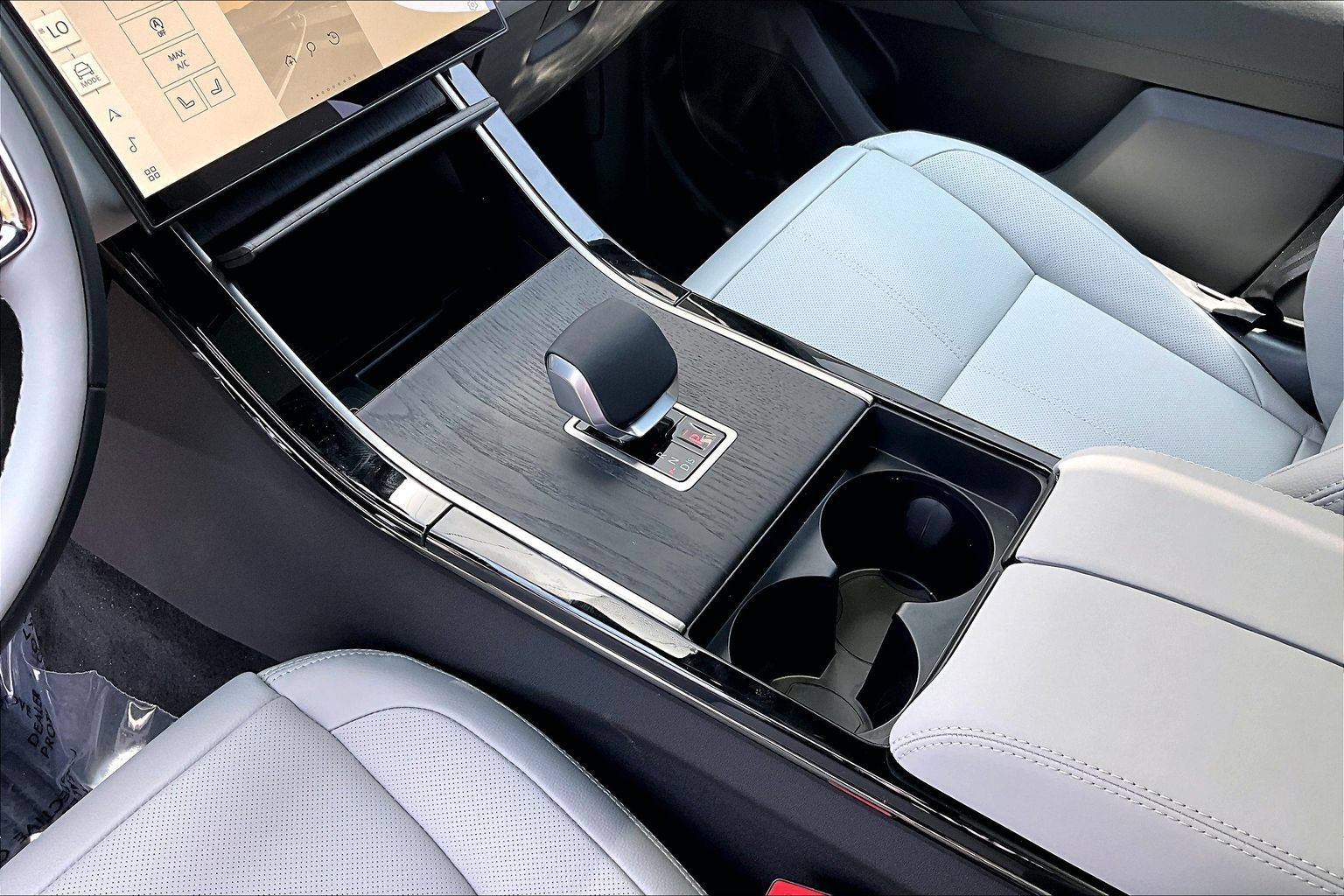 New 2026 Land Rover Range Rover Velar Dynamic SE AWD/4WD image 8
