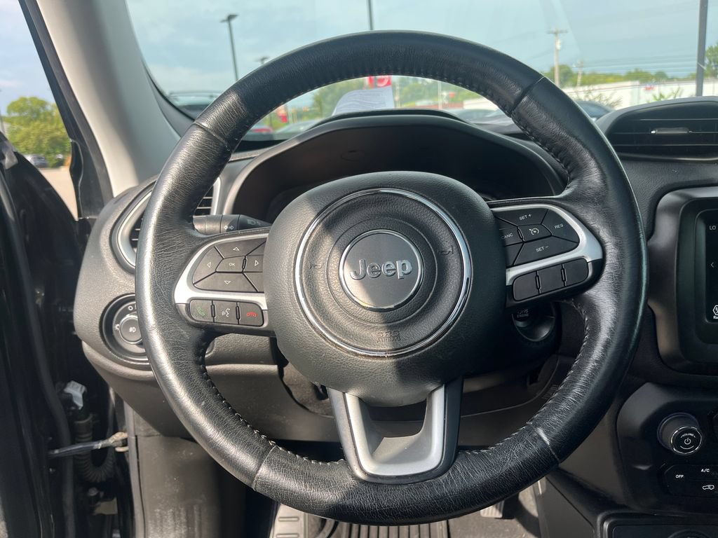 Used 2019 Jeep Renegade Latitude w/ Cold Weather Group AWD/4WD image 23
