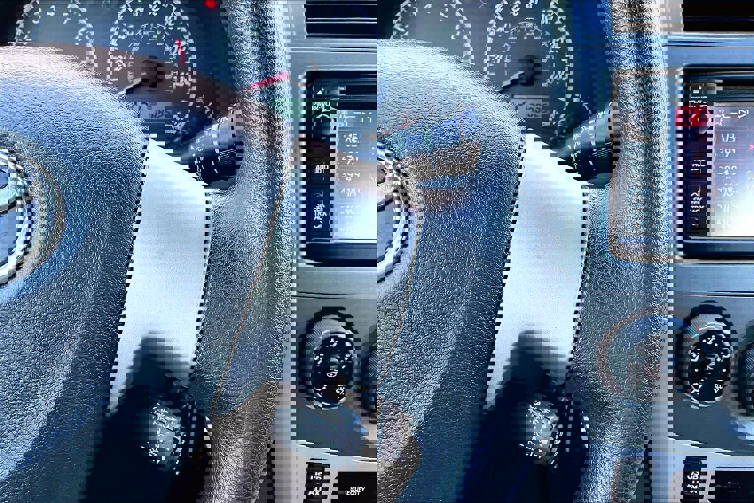 Used 2013 Toyota Corolla LE image 24