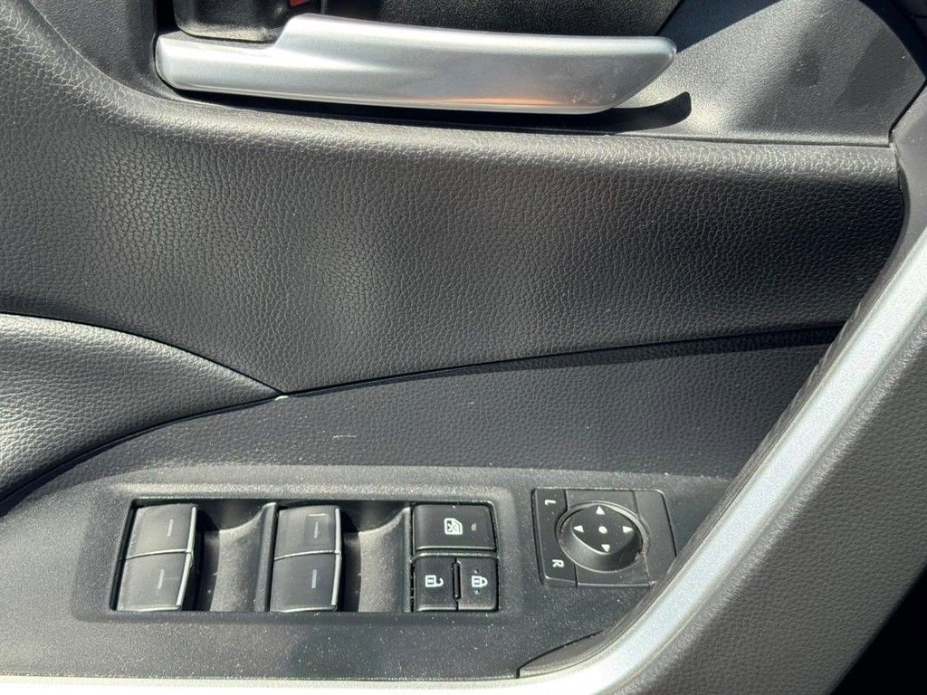 Used 2025 Toyota RAV4 XLE AWD/4WD image 25