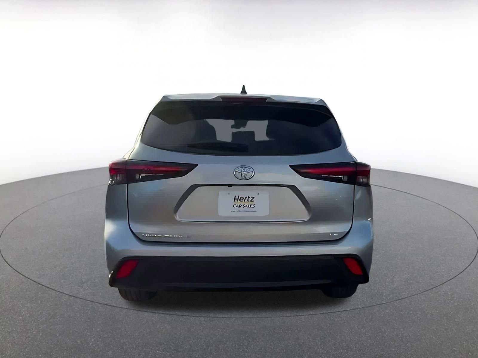 Used 2025 Toyota Highlander LE image 12