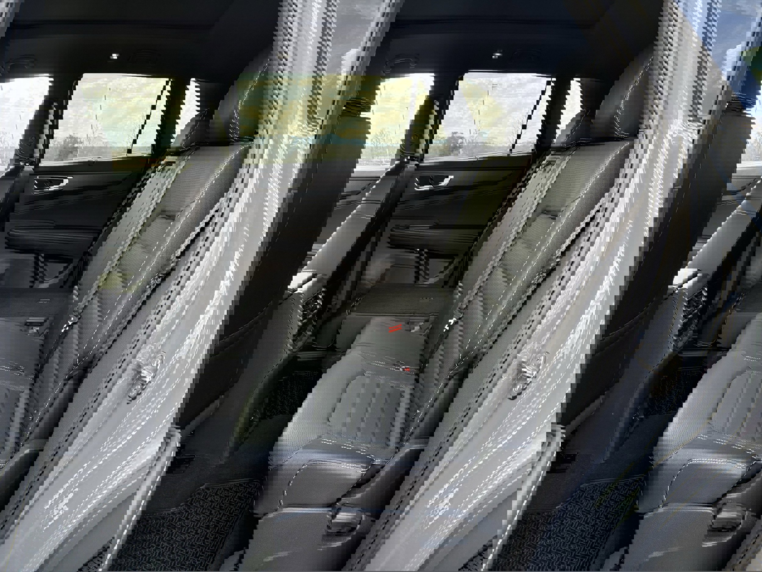 Used 2025 Volkswagen Atlas Cross Sport SEL R-Line image 32