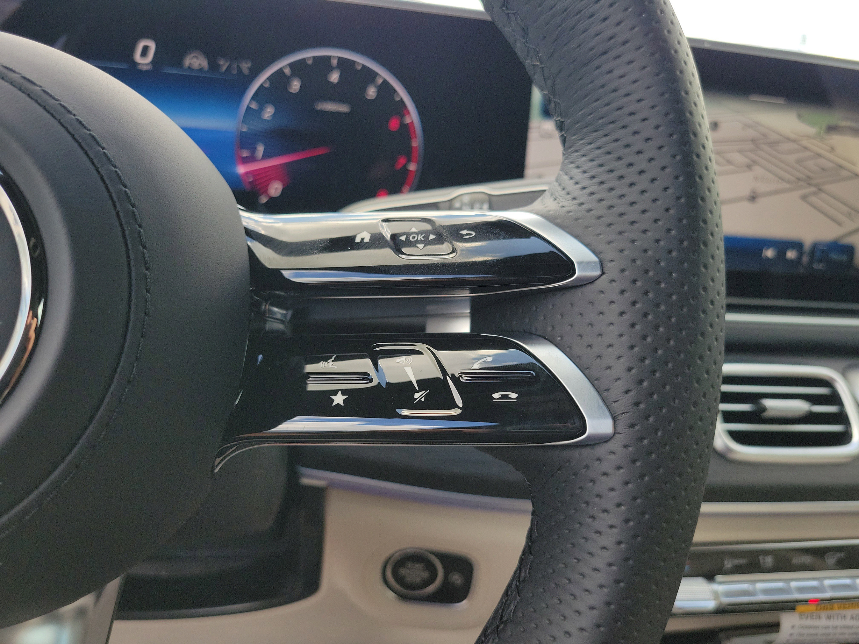 New 2026 Mercedes-Benz GLS 450 4MATIC image 25