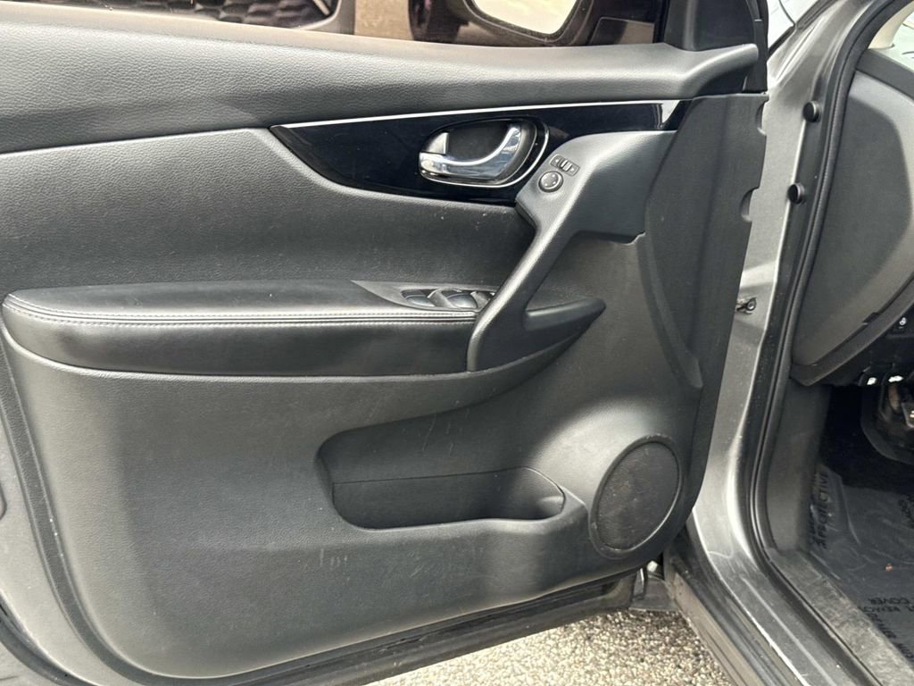 Certified 2022 Nissan Rogue Sport SV image 17