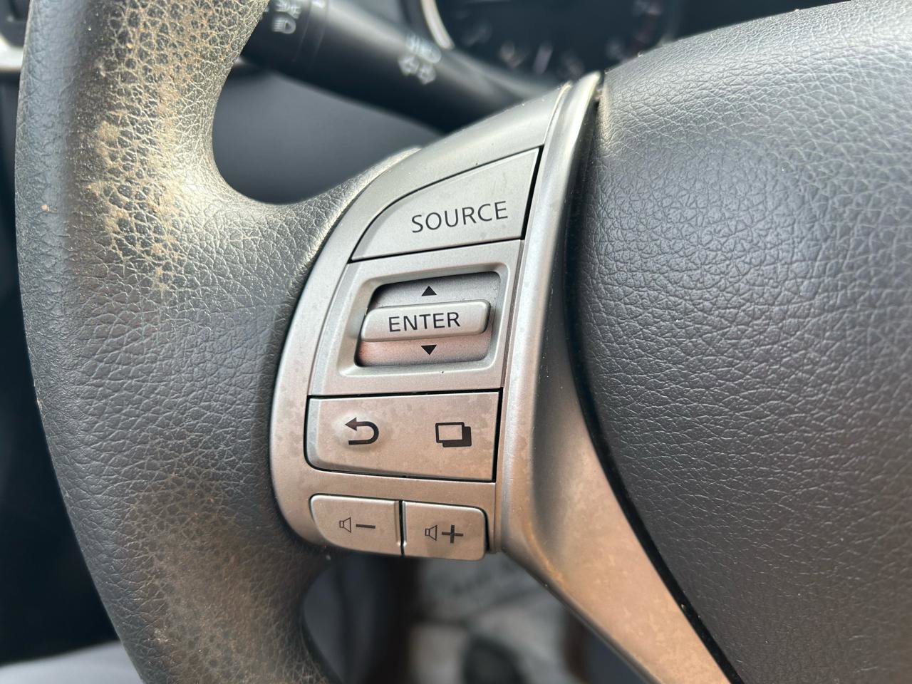 Used 2016 Nissan Rogue S image 18