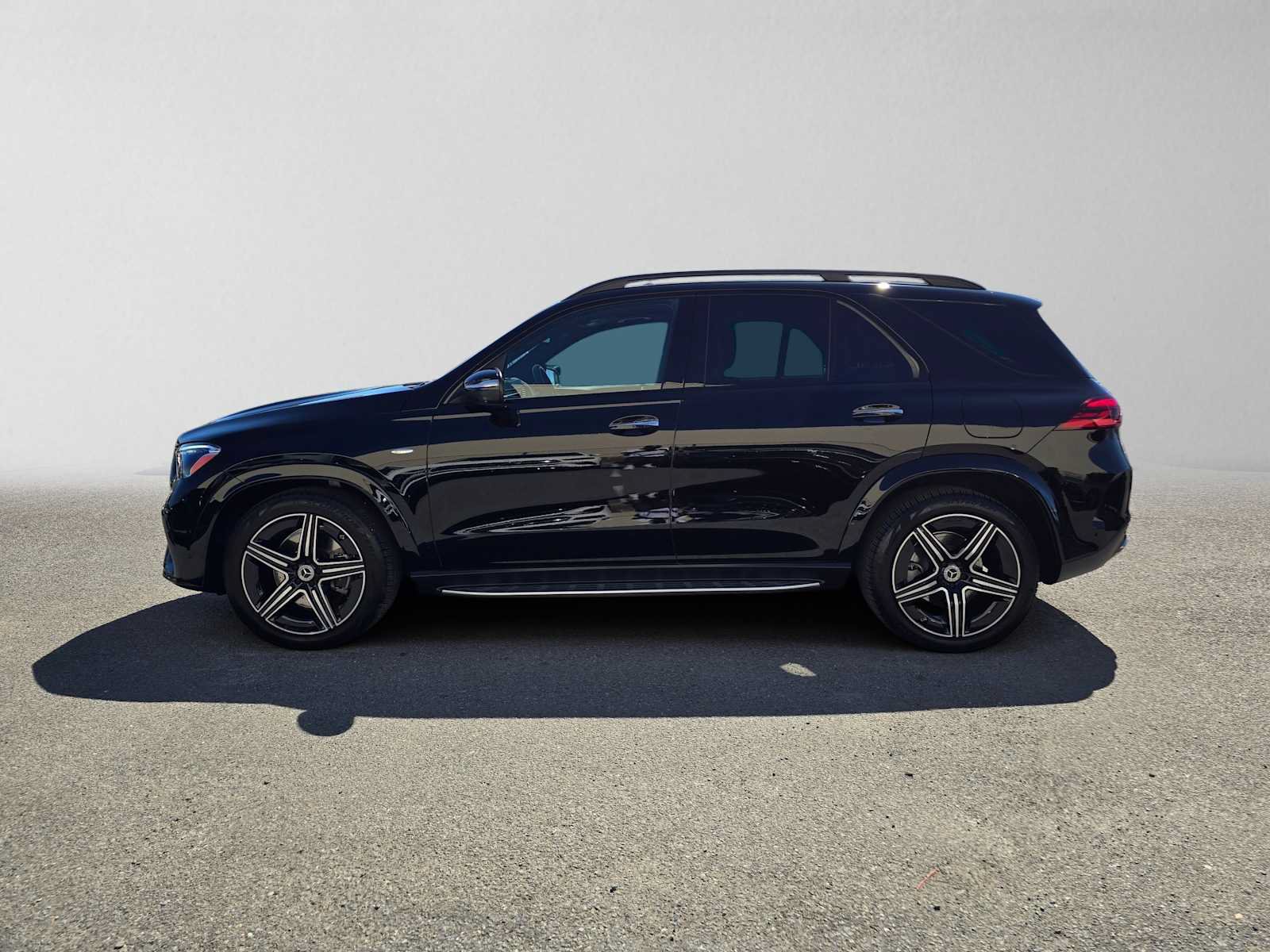 Used 2025 Mercedes-Benz GLE 450e 4MATIC image 6