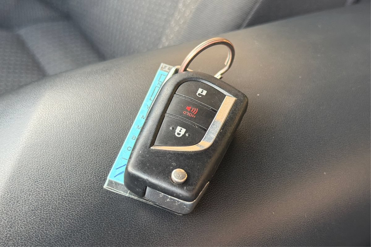 Used 2018 Toyota C-HR XLE FWD image 31
