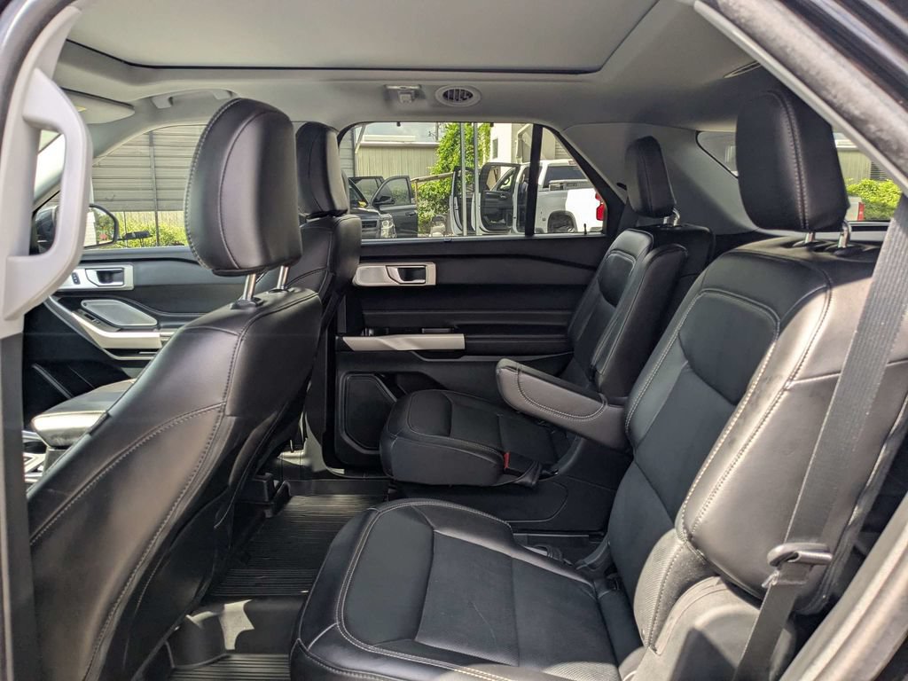 Used 2024 Ford Explorer Limited w/ Limited Technology Package RWD image 14