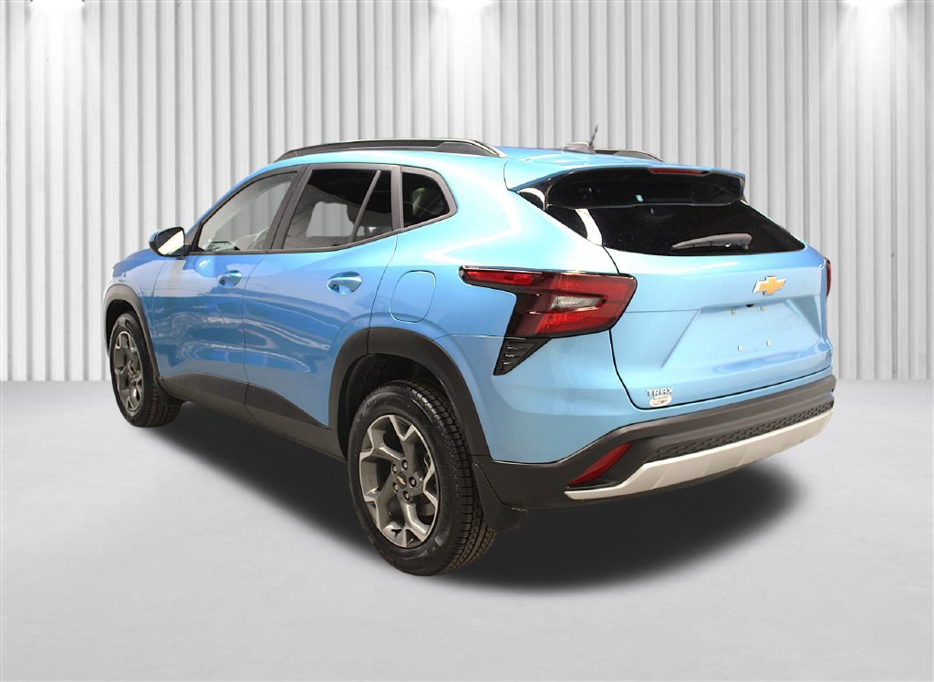 Used 2025 Chevrolet Trax LT w/ LT Convenience Package FWD image 5