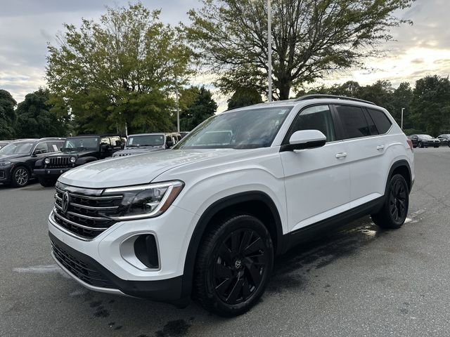 New 2025 Volkswagen Atlas SE image 1