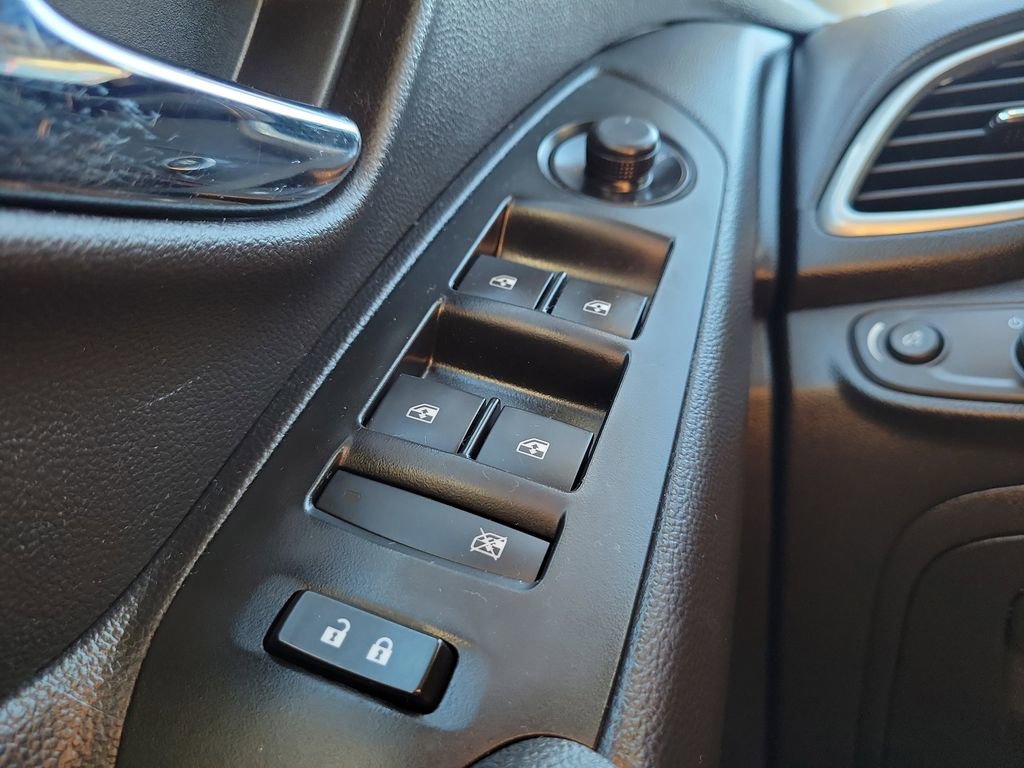 Used 2018 Chevrolet Trax LT w/ LT Convenience Package image 22