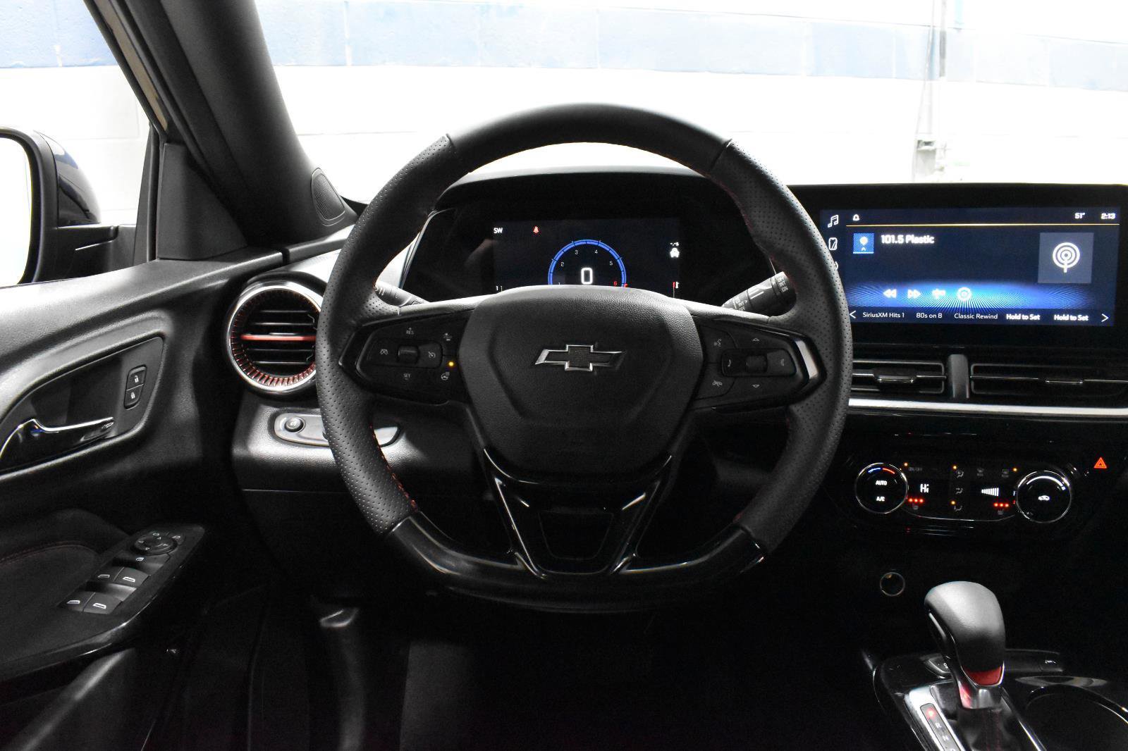 Used 2025 Chevrolet Trax RS image 6