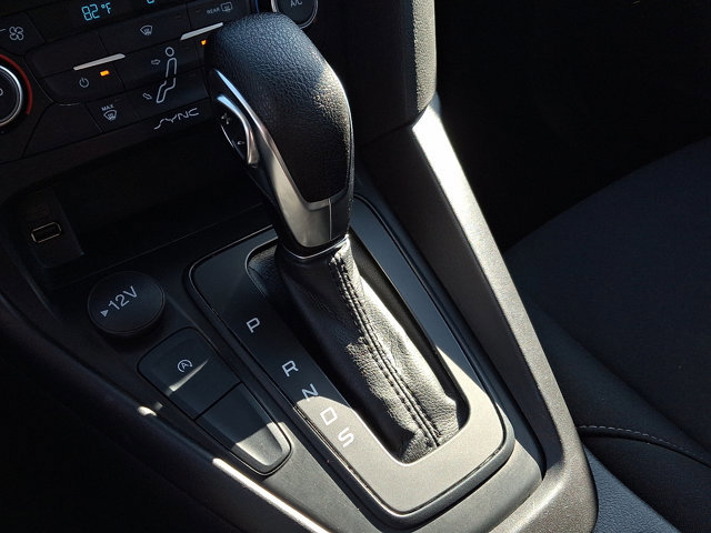 Used 2018 Ford Focus SE w/ SE Appearance Package image 13