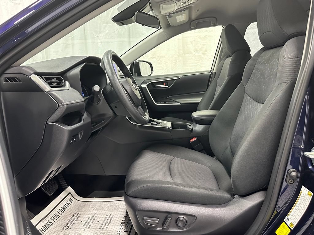Used 2025 Toyota RAV4 XLE AWD/4WD image 14