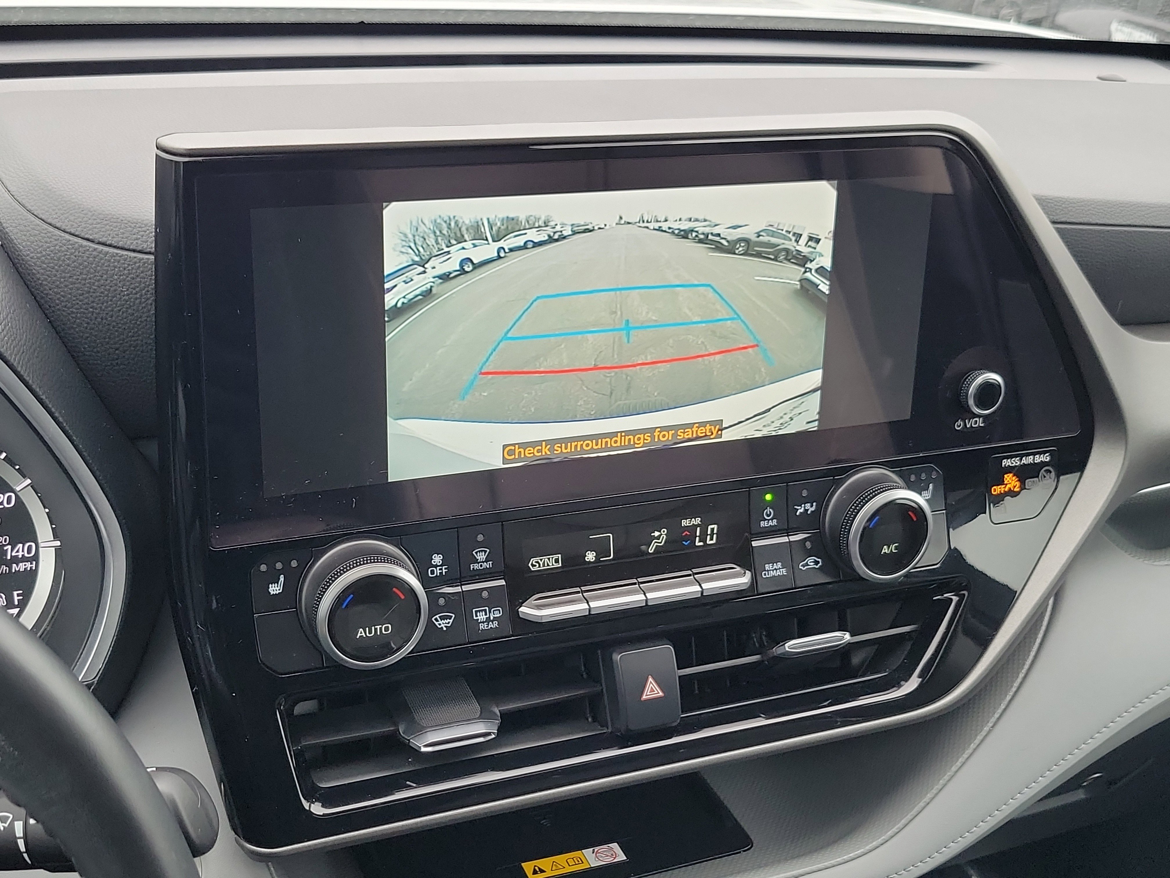 Certified 2025 Toyota Highlander XLE image 30