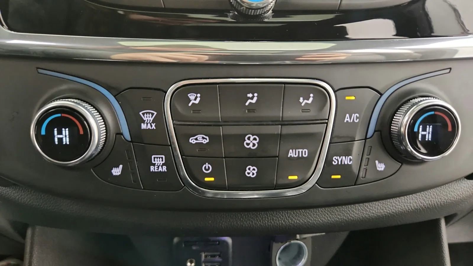 Used 2023 Chevrolet Traverse LT w/ LT Premium Package image 30