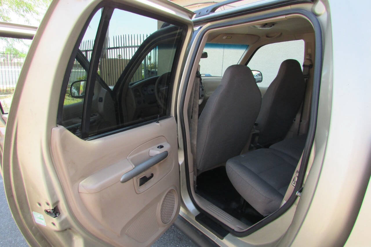 Used 2001 Ford Explorer Sport Trac 2WD image 18