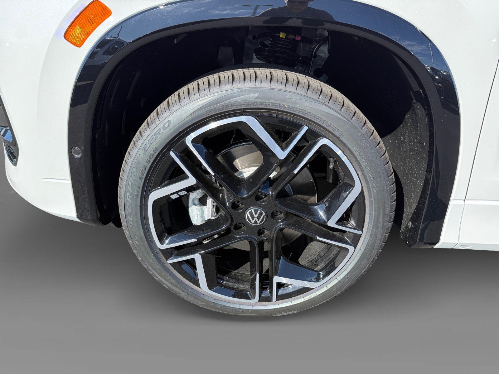 New 2026 Volkswagen Tiguan SEL R-Line AWD/4WD image 9