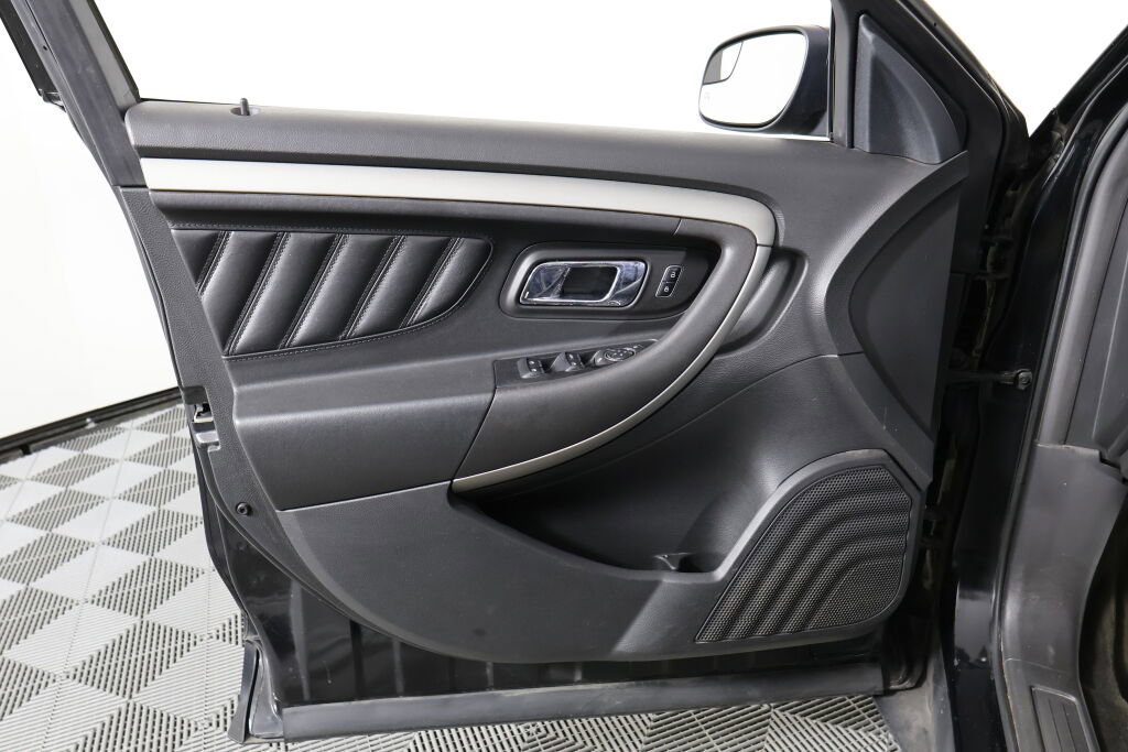 Used 2015 Ford Taurus SEL image 12