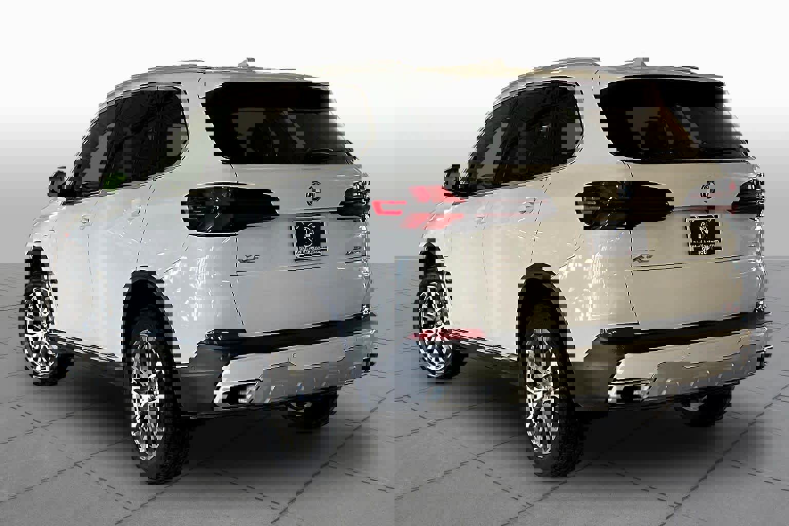 Used 2025 BMW X5 xDrive50e image 11