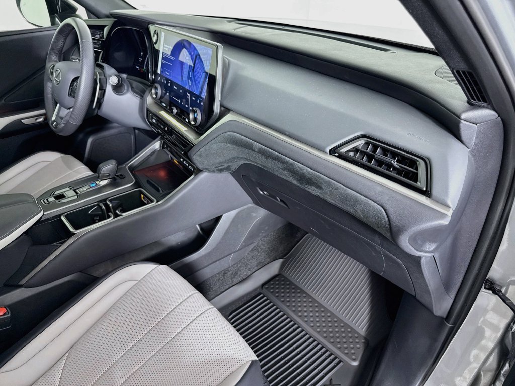 Certified 2026 Lexus TX 500h AWD w/ Technology Package image 30