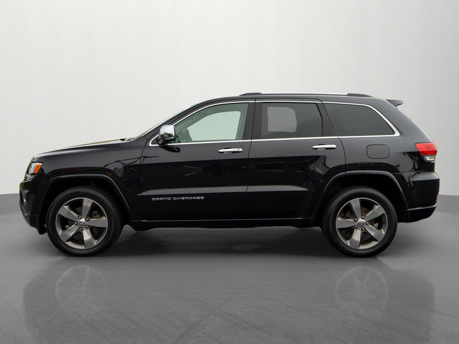 Used 2016 Jeep Grand Cherokee Overland w/ Advanced Technology Group AWD/4WD image 4