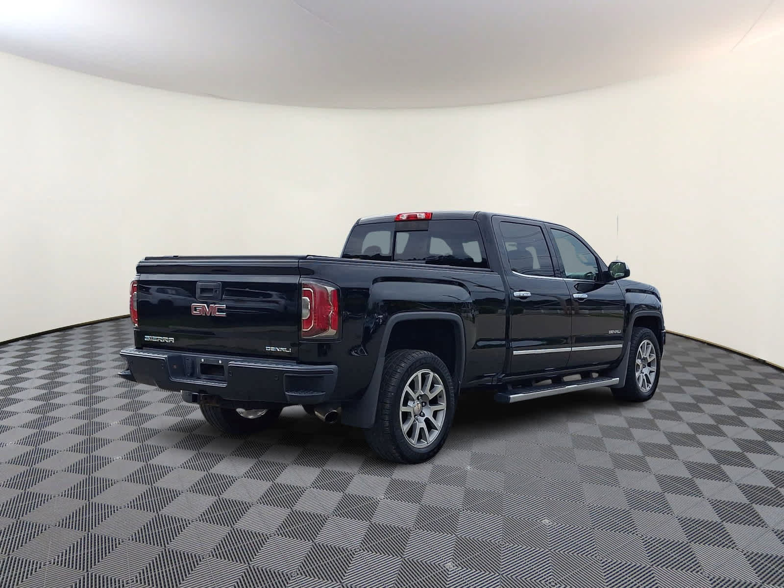 Used 2018 GMC Sierra 1500 Denali AWD/4WD image 5