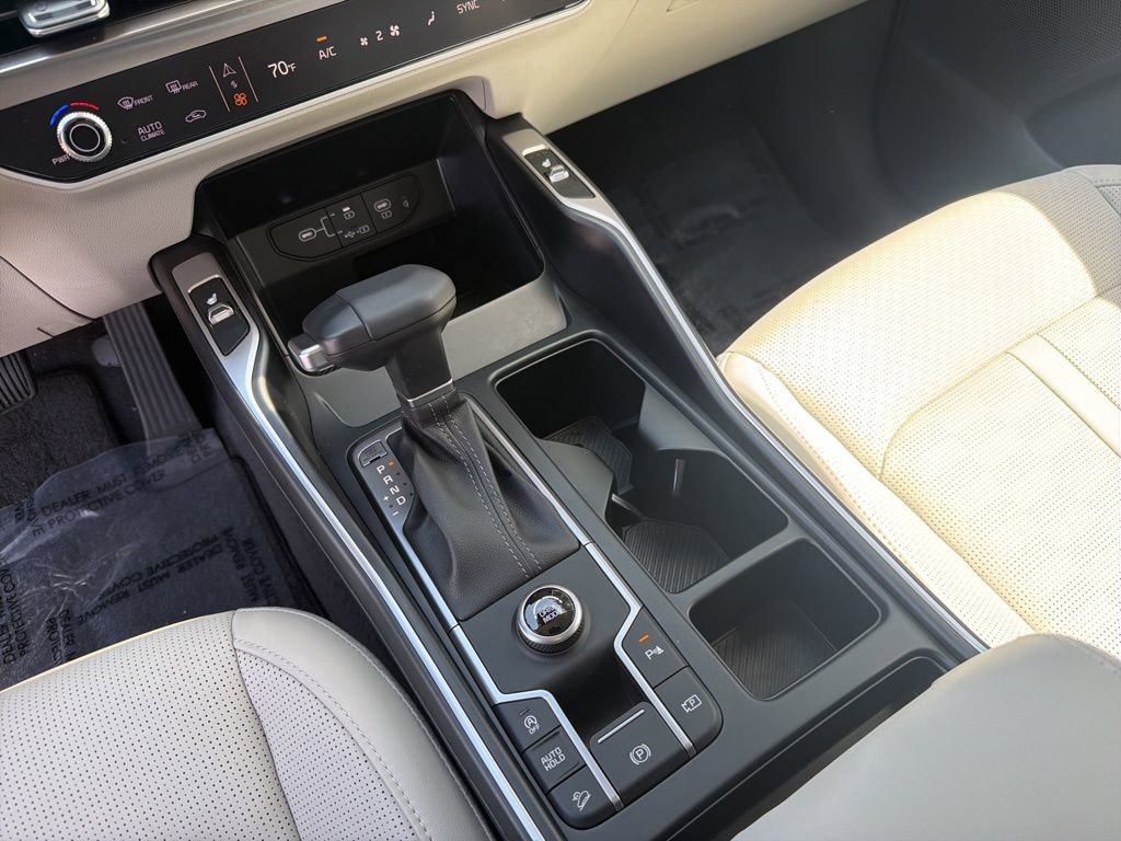 Certified 2025 Kia Sorento EX w/ Panoramic Sunroof Package FWD image 17